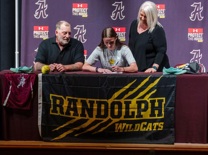 050626-lna-sports-amherstsigning