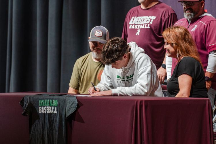 050626-lna-sports-amherstsigning