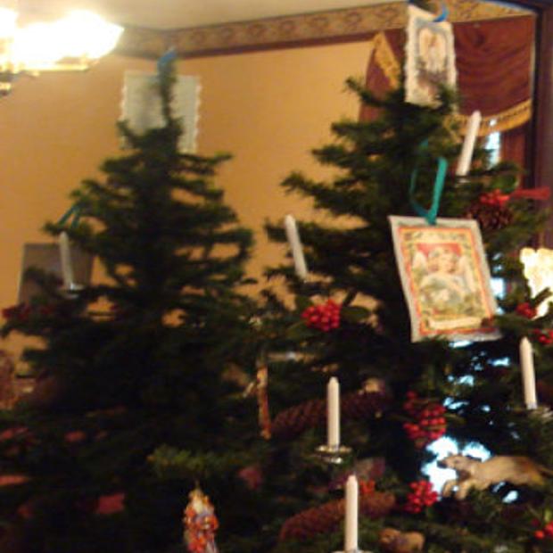 Langhorne House Shows Off Piano Holiday Decor From The Archives