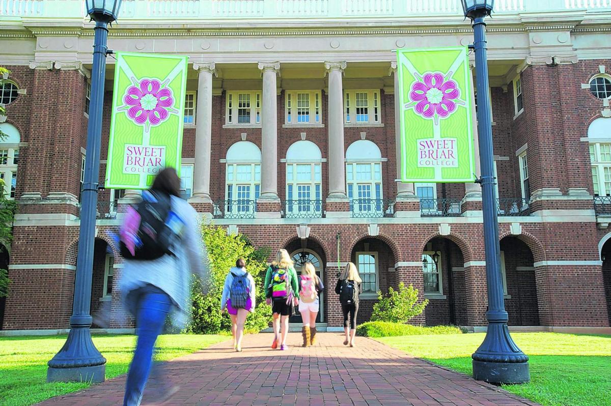 Sweet Briar, LC reading programs introduce students to college