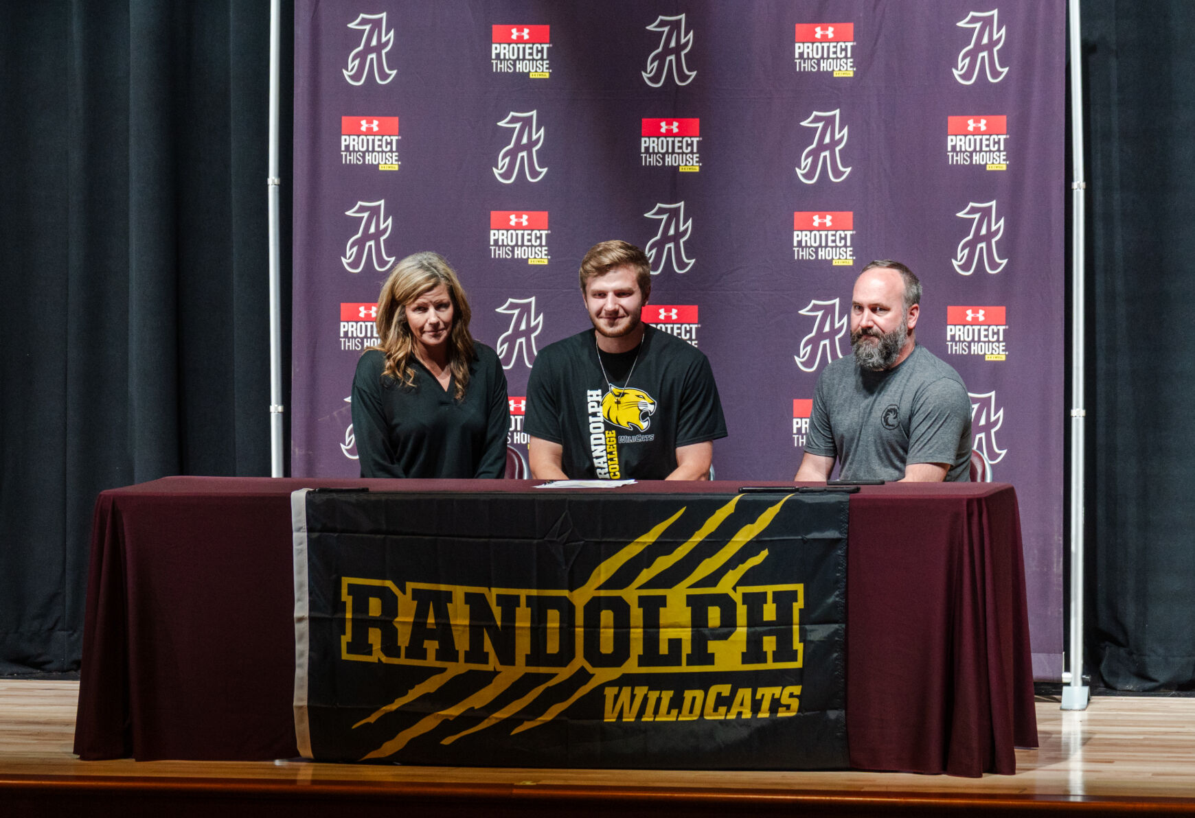 050626-lna-sports-amherstsigning