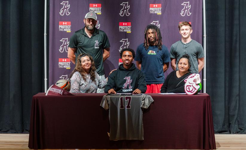 050626-lna-sports-amherstsigning