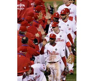 Chase Utley, Cliff Lee help Phillies stave off World Series