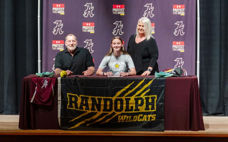 050626-lna-sports-amherstsigning