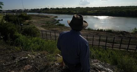 Texas using disaster declarations to install buoys and razor wire on the USMexico border Texas using disaster declarations to install buoys and razor wire on the USMexico border