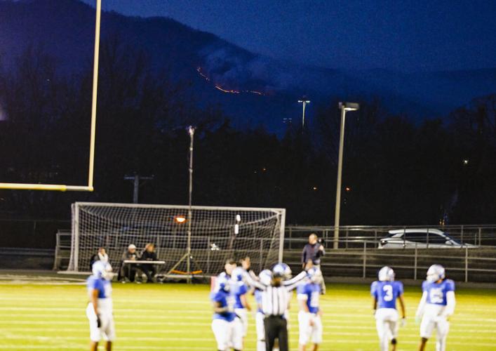 112622-lna-news-mountain fire p1