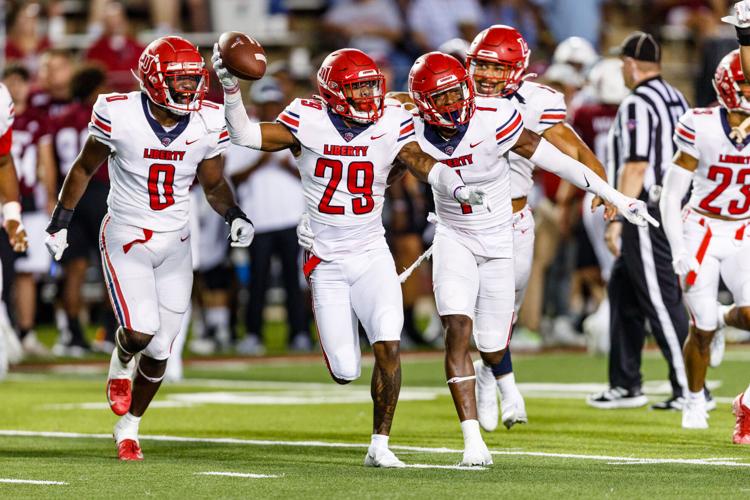 Damion Willis uses 'Last Chance U' ties for coaching start