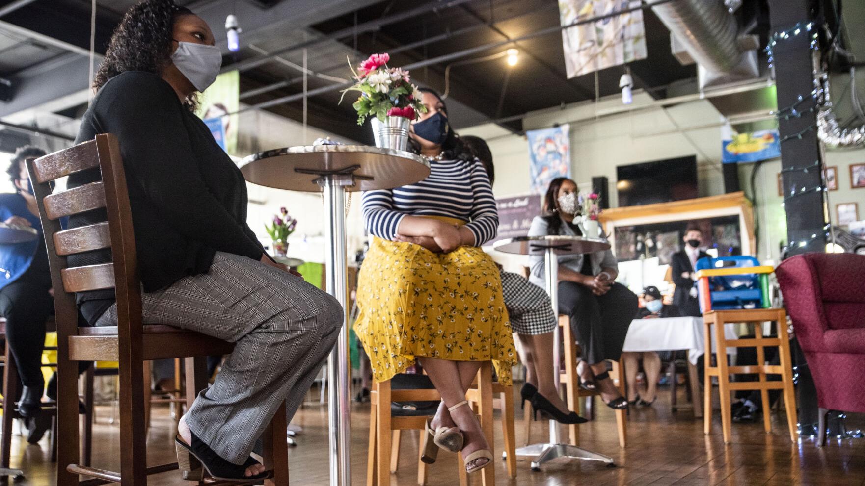 In Lynchburg, Sen. Mark Warner meets with entrepreneurs, discusses challenges to minority-owned businesses - Vimarsana News