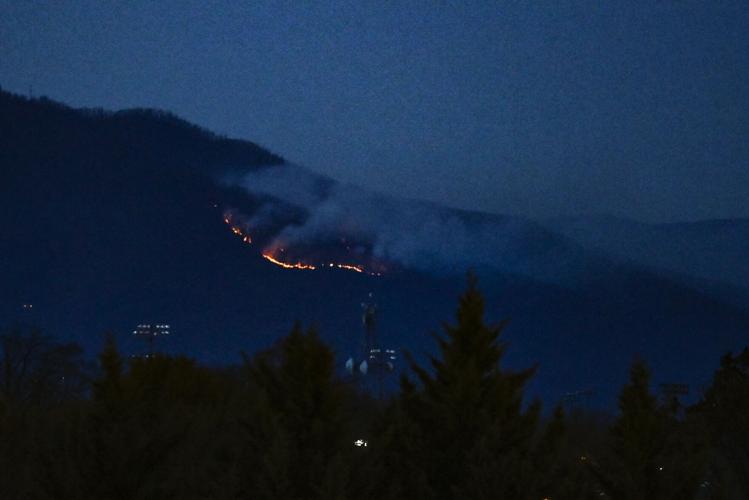112622-lna-news-mountain fire p2
