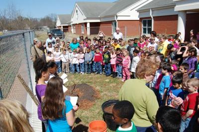 LSE students celebrate Arbor Day