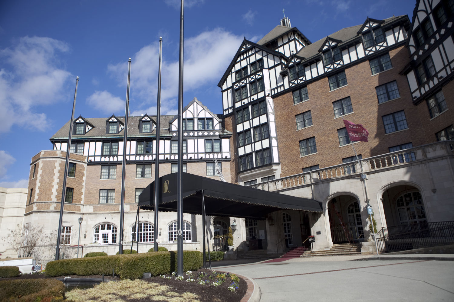 Hotel Roanoke removes Lee portrait, citing current events