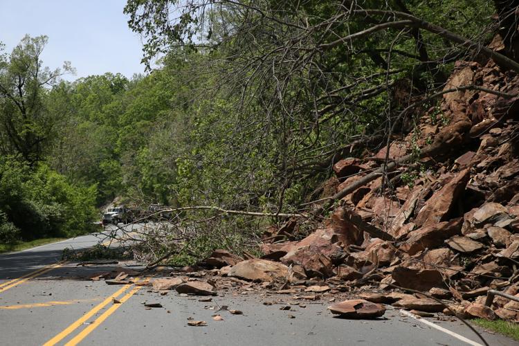 050421-cdp-news-rockslide082.JPG