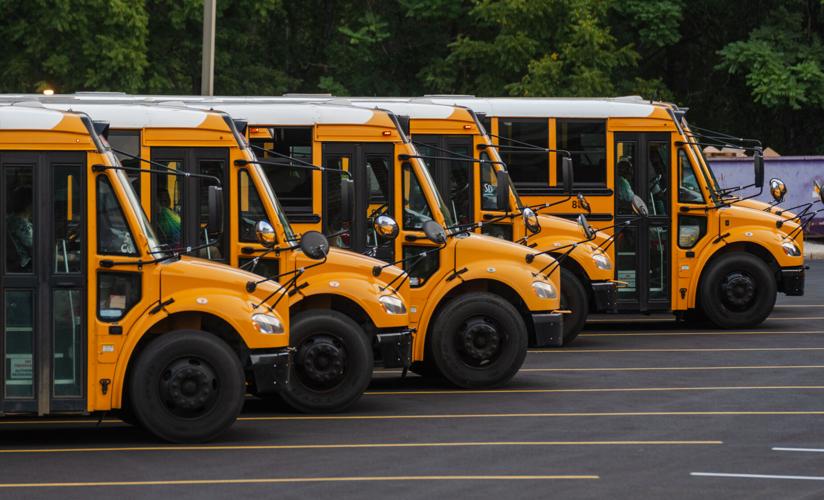 081226-lna-news-firstdayschoolamherst