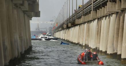 UPDATE Driver of tractortrailer that went off Chesapeake Bay BridgeTunnel has died officials say UPDATE Driver of tractortrailer that went off Chesapeake Bay BridgeTunnel has died officials say