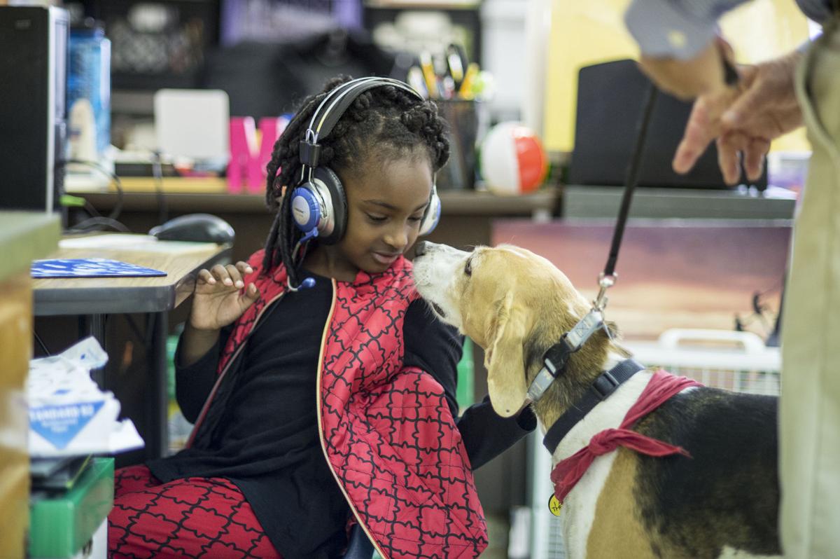 Therapy dog brings joy to Linkhorne Elementary students