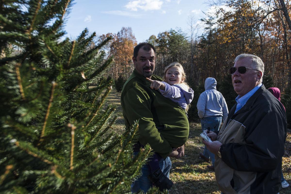 Retired Appomattox Sheriff Grows Holiday Spirit Local News Newsadvance Com