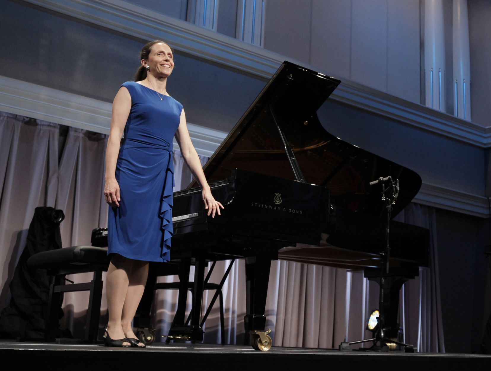 Forest woman competes in amateur piano competition image