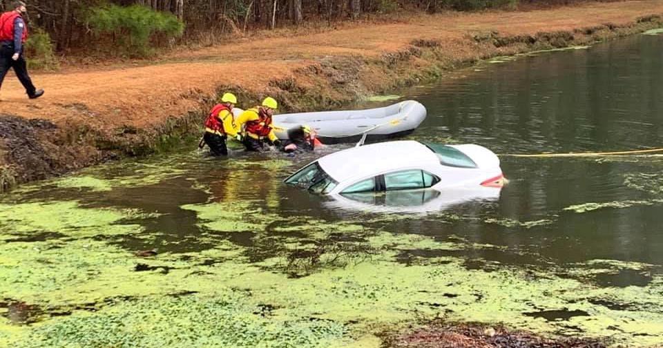 Man rescued after car crashes into pond | Local News | newsargus.com