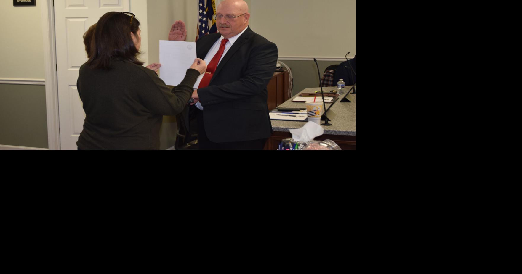 New Shallotte mayor, reelected aldermen sworn in | News | newsargus.com