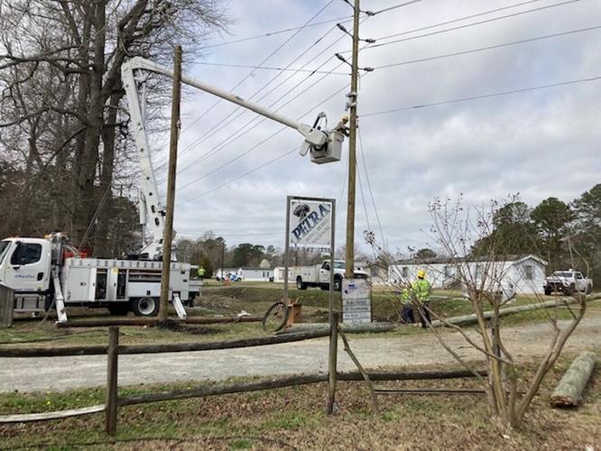 Central Heights Road closed after vehicle strikes utility pole | Local ...