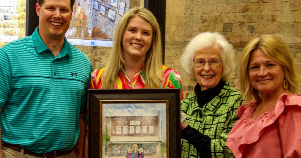 DGDC recognizes longstanding businesses - Vimarsana News
