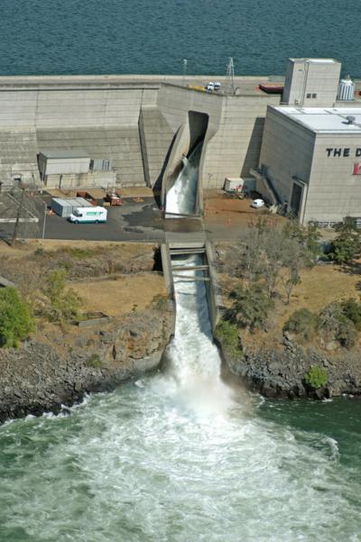The Dalles Dam fish ladder