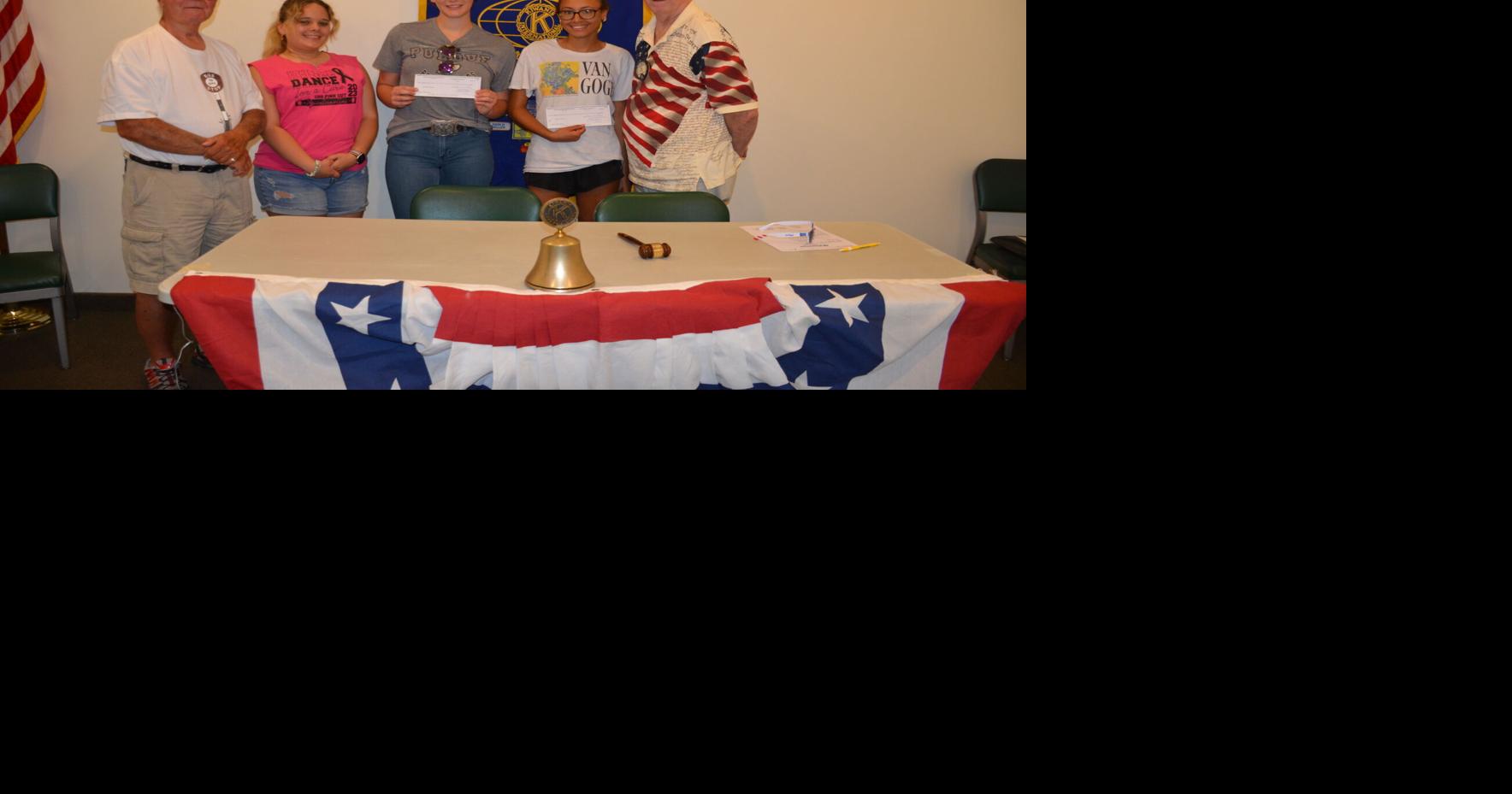 Students receive scholarships from Kiwanis Club