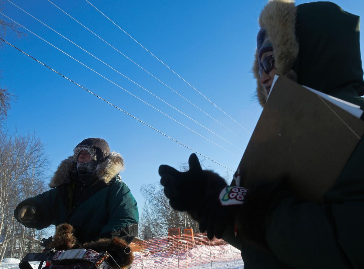Zirkle leads pack out of Huslia with former champions right behind