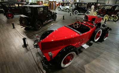 Fountainhead Antique Auto Museum: Restoration cars with Alaska history ...