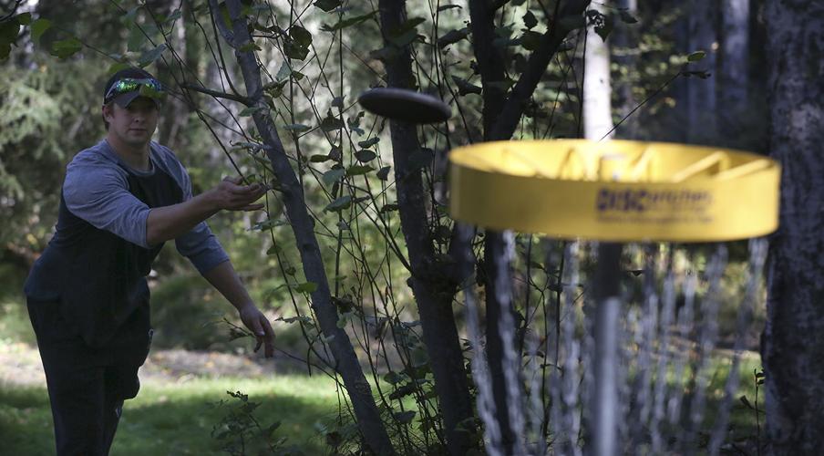 40 disc golfers hit the backwoods for Fairbanks Open