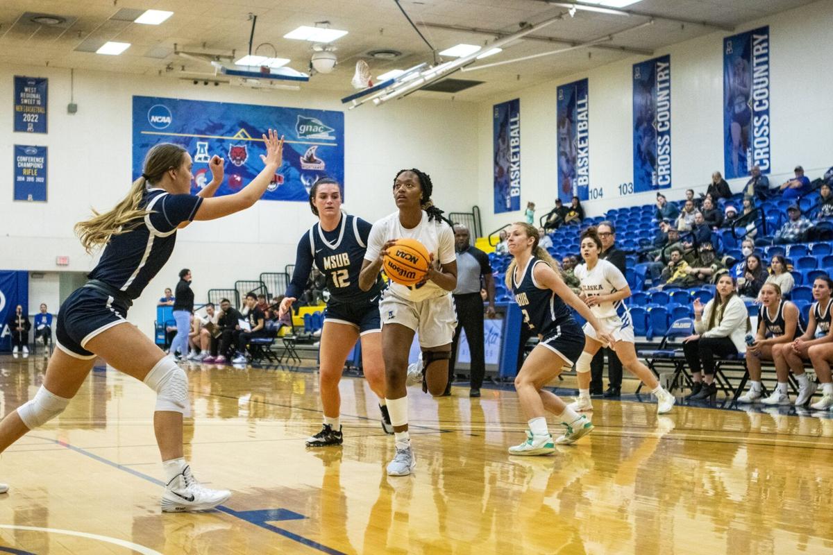 Women's Basketball Fights Against UAA but Falls in Anchorage - University  of Alaska Fairbanks Athletics