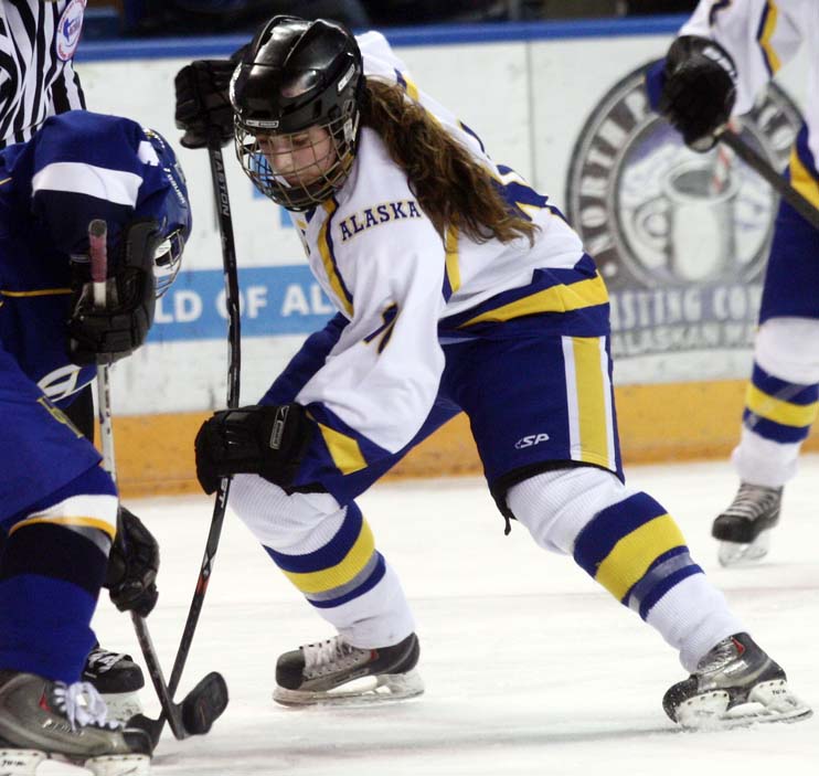 Women’s hockey club routs the Blue Hens UAF Nanooks