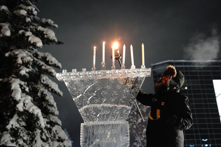 'Move on with light:' Fairbanks Jewish community lights Hanukkah ice ...