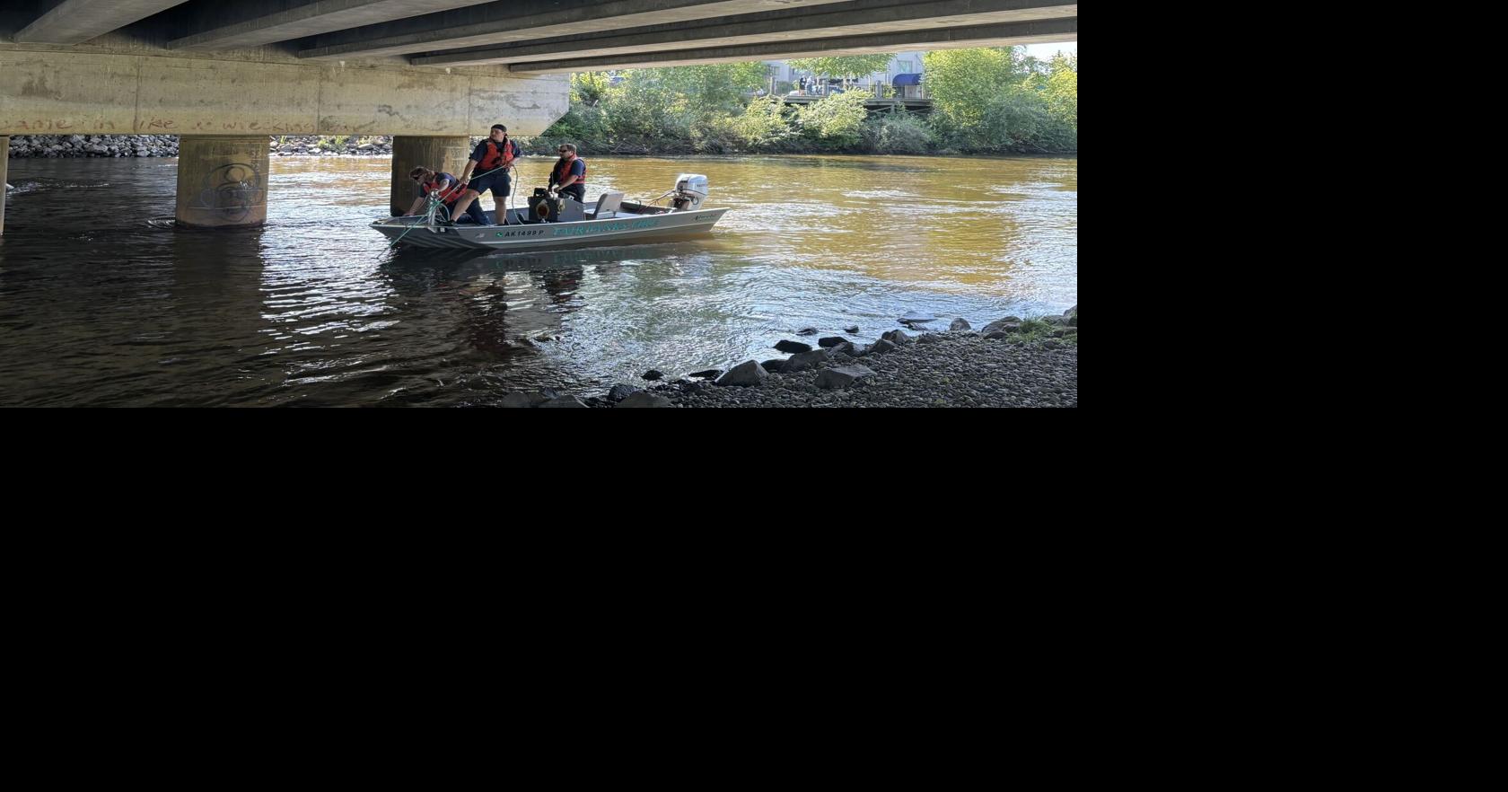 Rescue crews search for man in the Chena River | Local News | newsminer.com