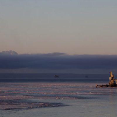 Oil spill in Trading Bay contained, clean up continues - Vimarsana News