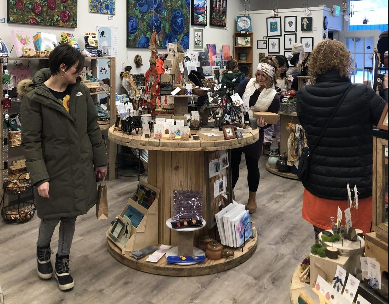Roaming Root Residents shop local on Small Business Saturday | Local News ...