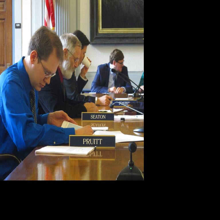 Alaska lawmakers pass budget compromise to avert shutdown - Fairbanks Daily News-Miner