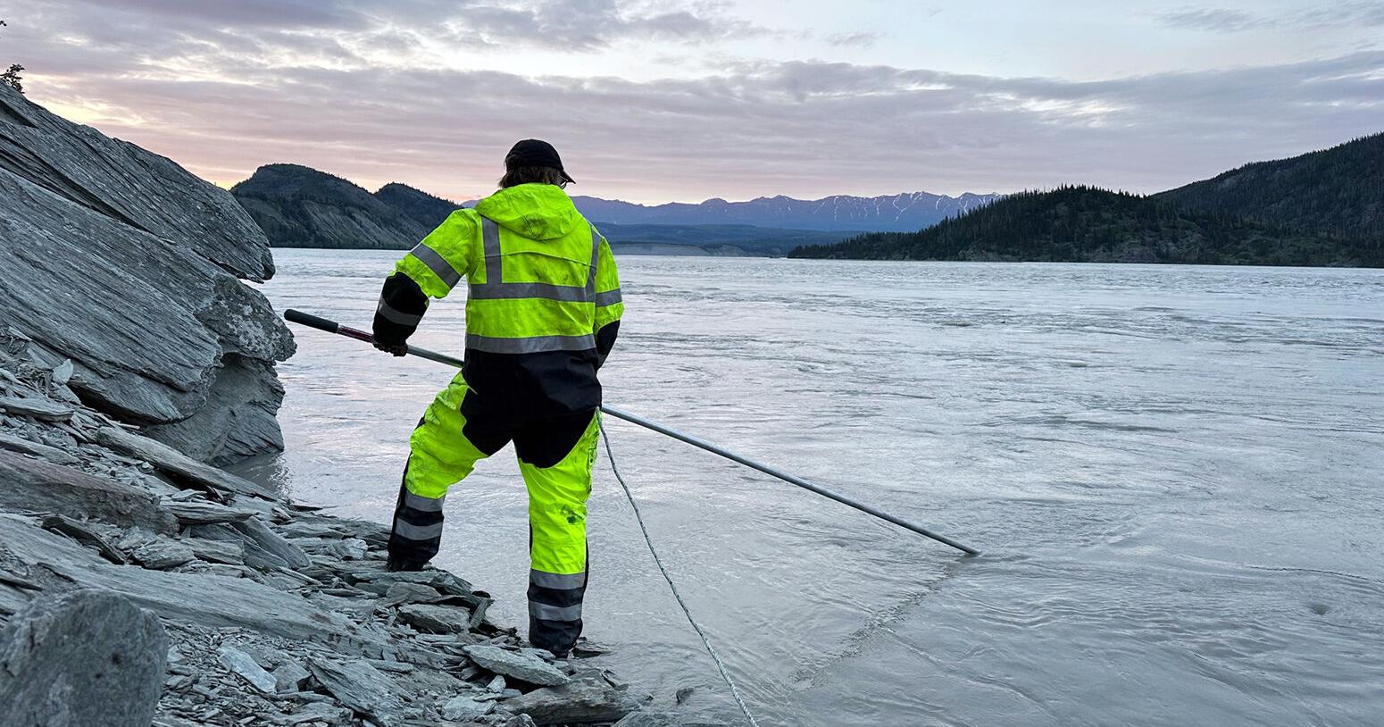Casting a wide net for salmon: The craft of dipnetting - Vimarsana News