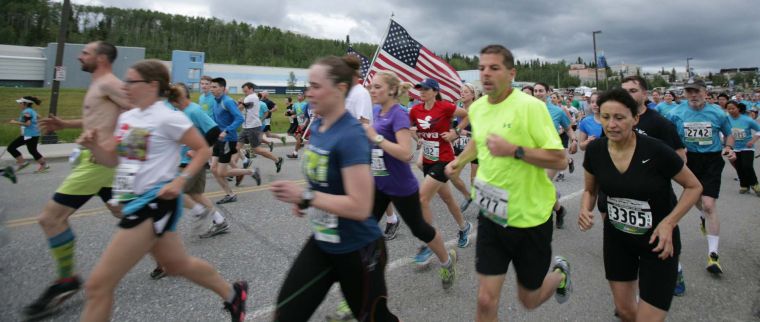 A marathon in the midnight sunshine, Running