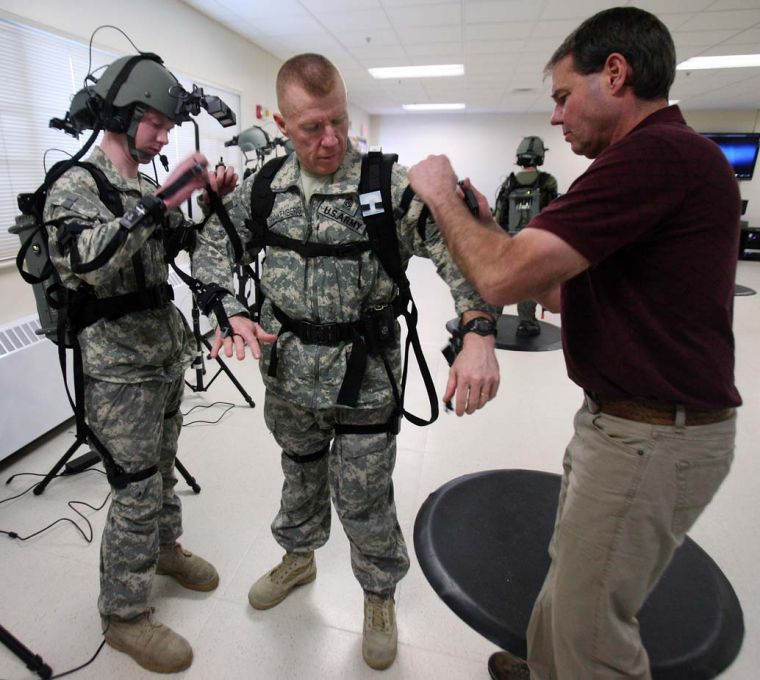 Troops train virtually with ‘Dismounted Soldier’ gear Military