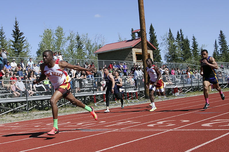 Secondhalf surge helps West Valley's Charles Sudduth in 100meter dash