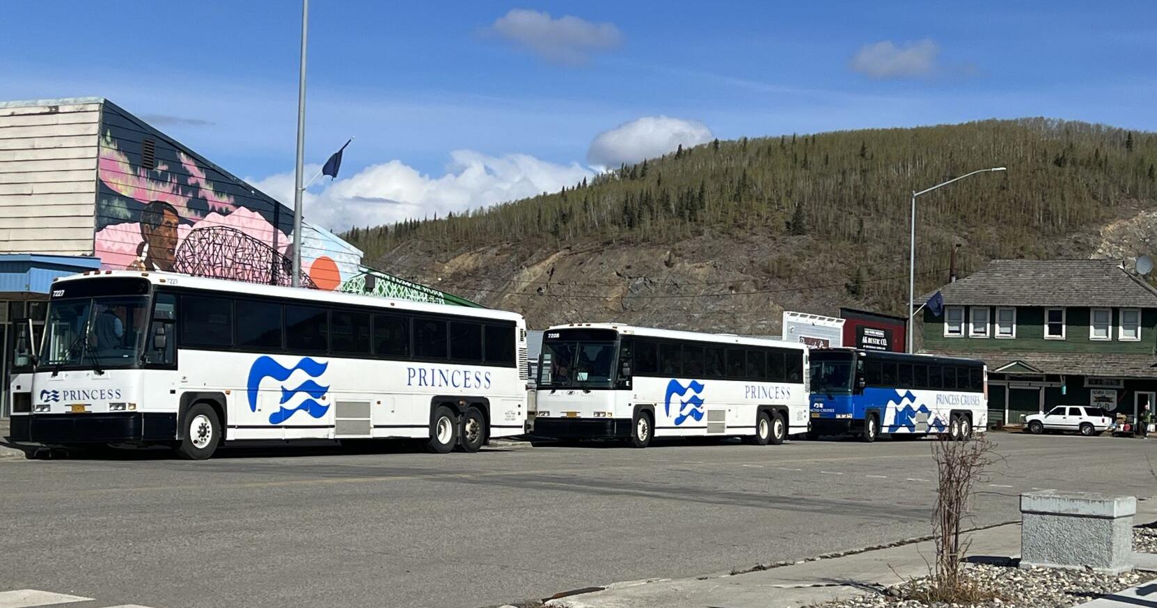 First tour buses of the season arrive in Nenana - Vimarsana News