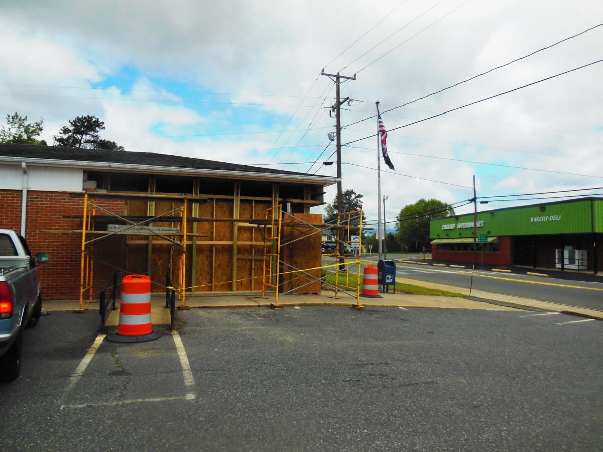 Car drives into Callao Post Office, causes extensive damage Local