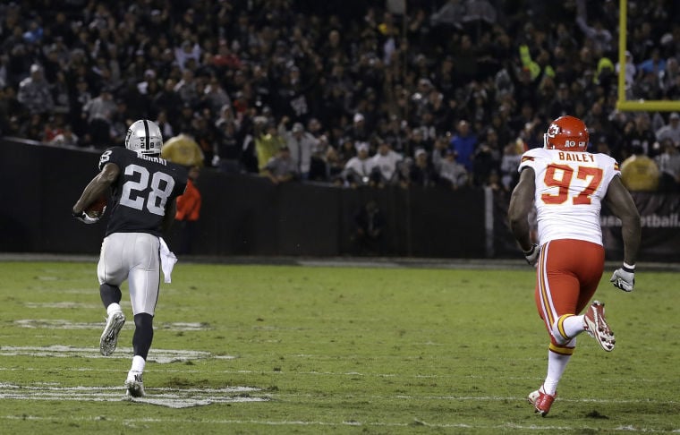 Oakland Raiders running back Bo Jackson running toward the endzone in