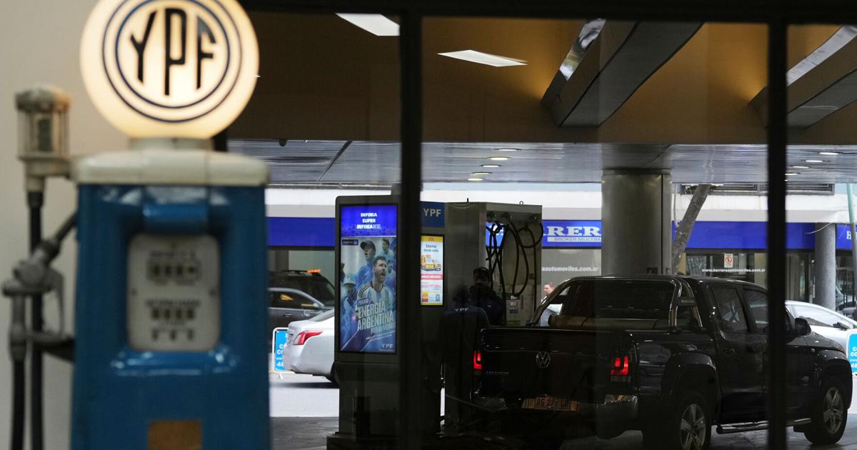 La corte de apelaciones de EE. UU. pausa los esfuerzos de los inversores para rastrear activos argentinos en el caso de YPF