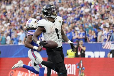 Buffalo Bills' Von Miller reps Thurman Thomas shirt pregame vs. Ravens