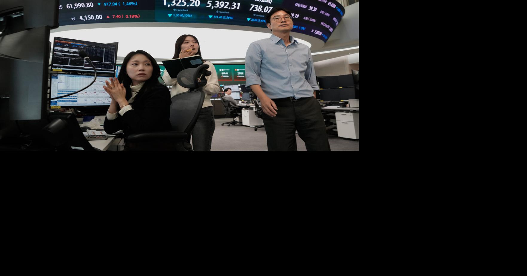 Shares are mixed in Asia after a decline on Wall Street, and oil prices fall more than 1% Shares are mixed in Asia after a retreat on Wall Street, while oil prices have fallen more than 1% By ELAINE KURTENBACH - AP Business Writer Oct 26, 2026 Oct 26, 2026 Updated 7 mins ago