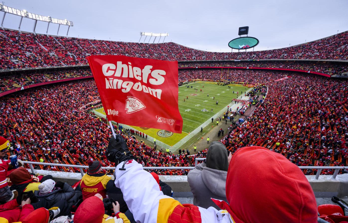 Kansas City Chiefs' Owner Clark Hunt Says Team Could Renovate And Stay At  Arrowhead Stadium 