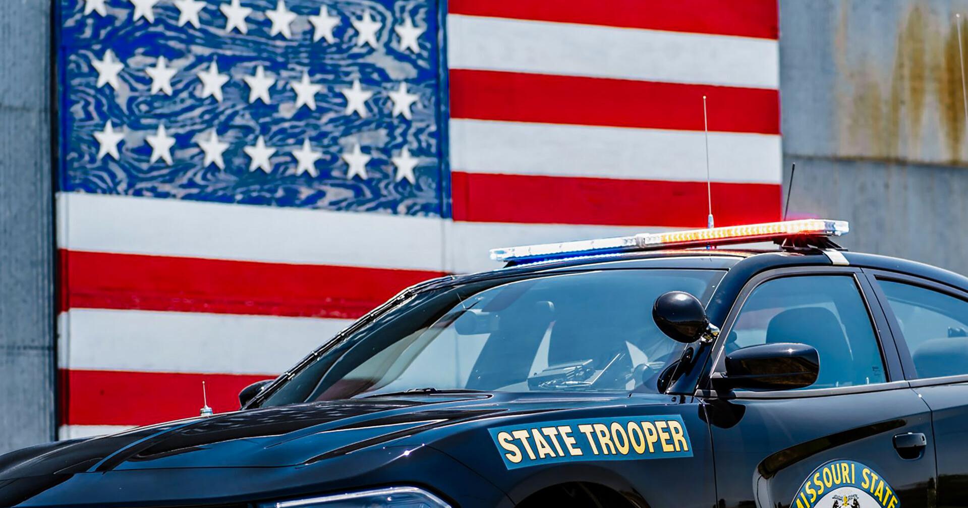 Crash into semi kills Nebraska couple - Vimarsana News