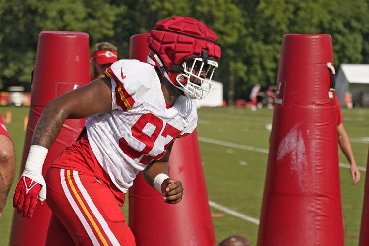 Chiefs rookies, new additions take next step at training camp